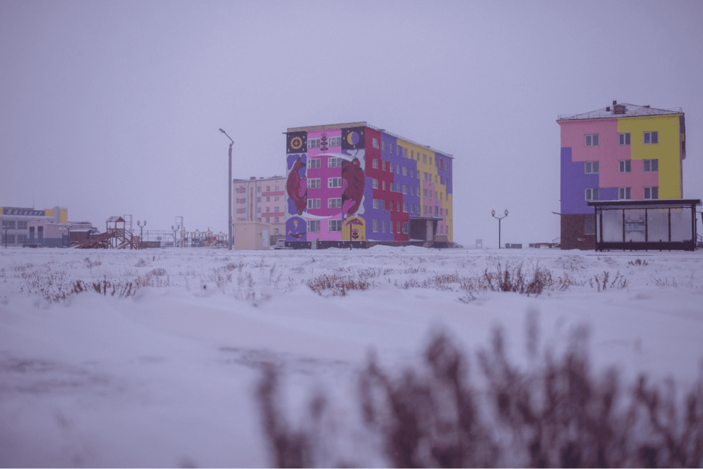 Город с яркими домами Прогулка по Певеку: город ромашек, ветров и полярных ночей