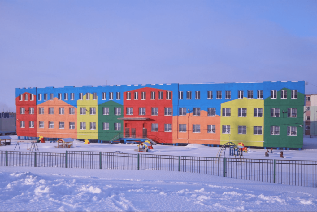 Город с яркими домами Прогулка по Певеку: город ромашек, ветров и полярных ночей