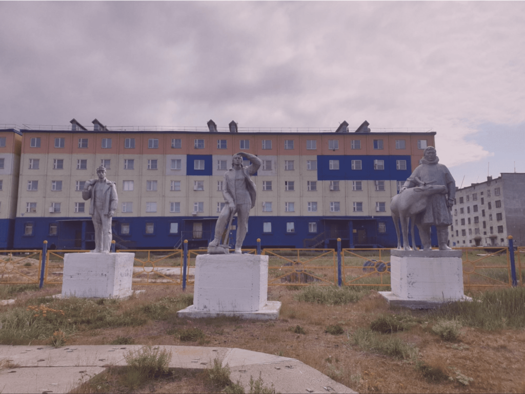 Город, в который приходят оленеводы Прогулка по Певеку: город ромашек, ветров и полярных ночей