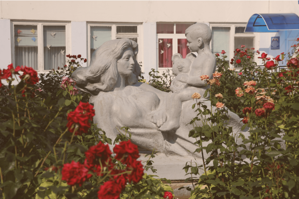 Памятник «Материнство» Памятник «Материнство»