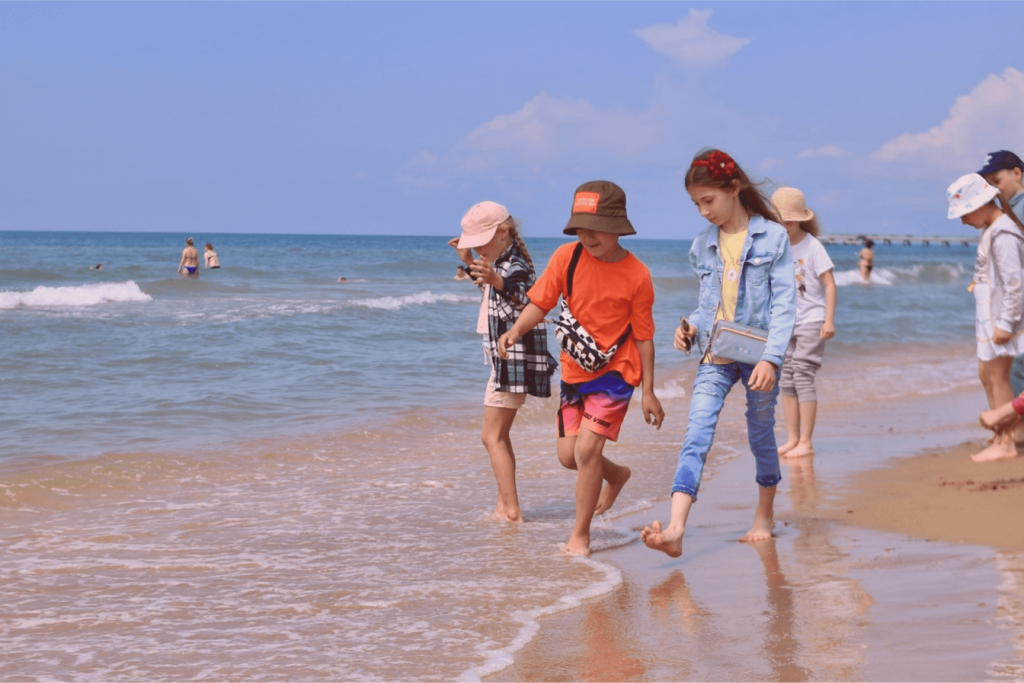 В Витязево мягкий средиземноморский климат, песчаные пляжи и пологий вход в море В Витязево мягкий средиземноморский климат, песчаные пляжи и пологий вход в море