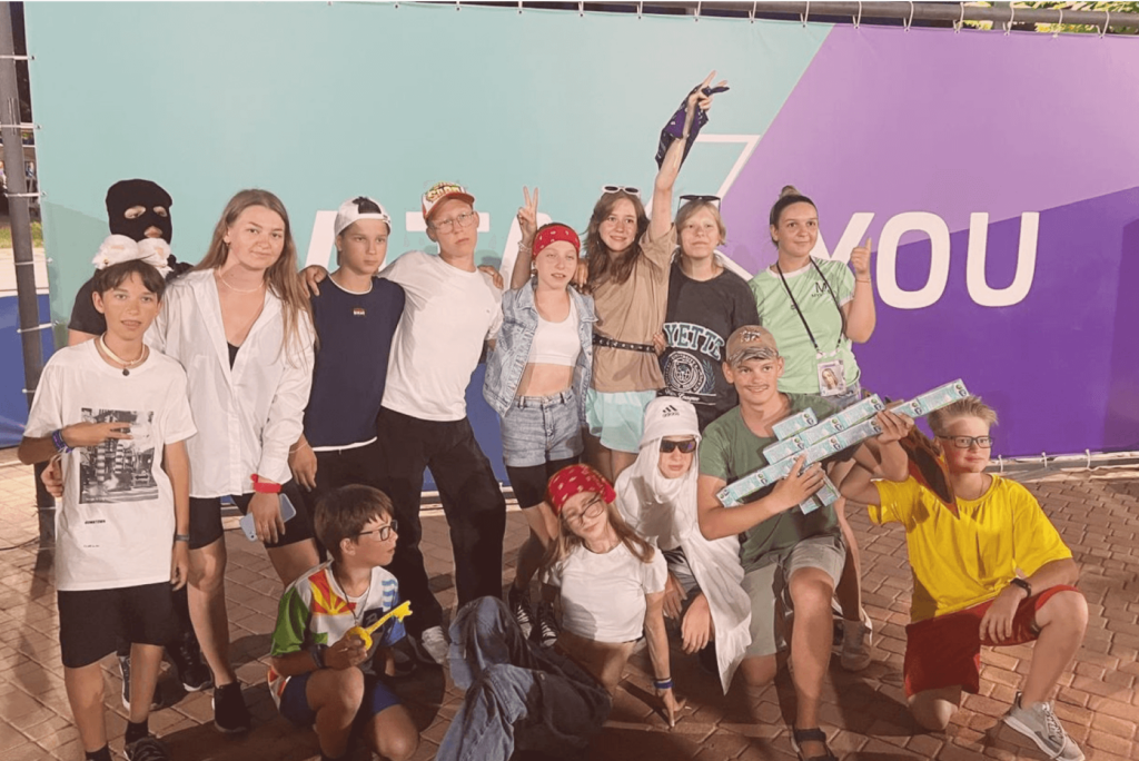 Программу меняют ежегодно, поэтому каждая поездка для ребёнка — уникальная Становятся депутатами и изучают программирование: как дети атомщиков проводят лето на море